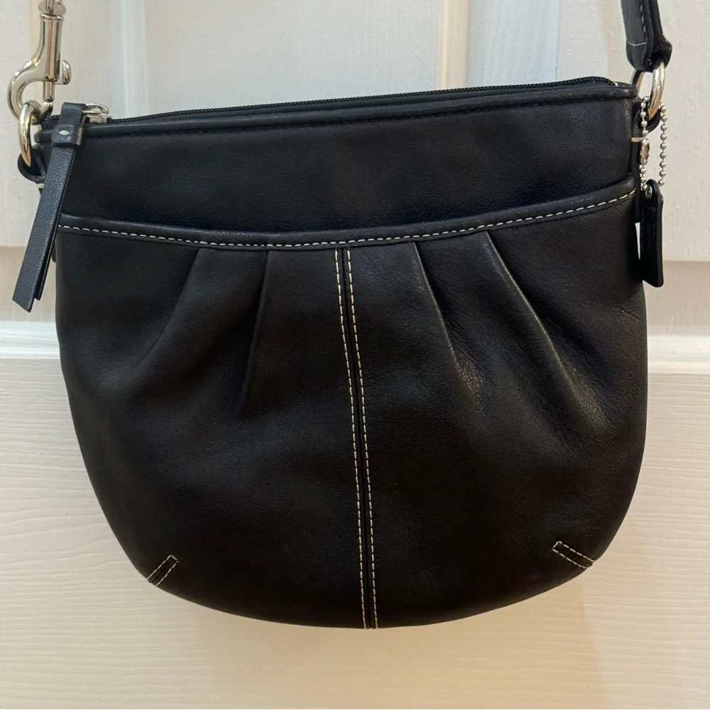 Coach Vintage Black Leather SOHO Swing Pack Purse Crossbody Bag